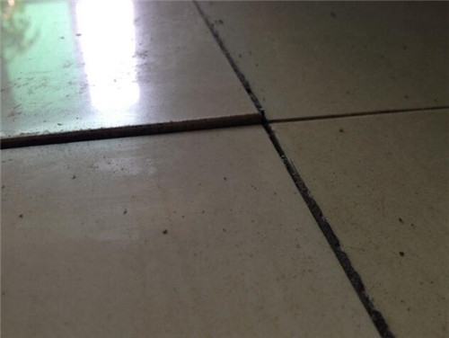 十几年的地砖突然鼓起来(十几年的地砖突然鼓起来怎么办在上面再贴一层) 十几年的地砖突然鼓起来(十几年的地砖突然鼓起来怎么办在上面再贴一层)