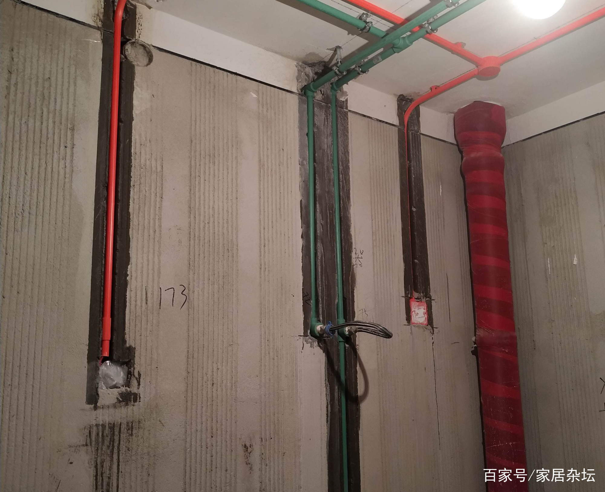 墙砖被打孔了怎么补救呢(墙砖被打孔了怎么补救呢图片)